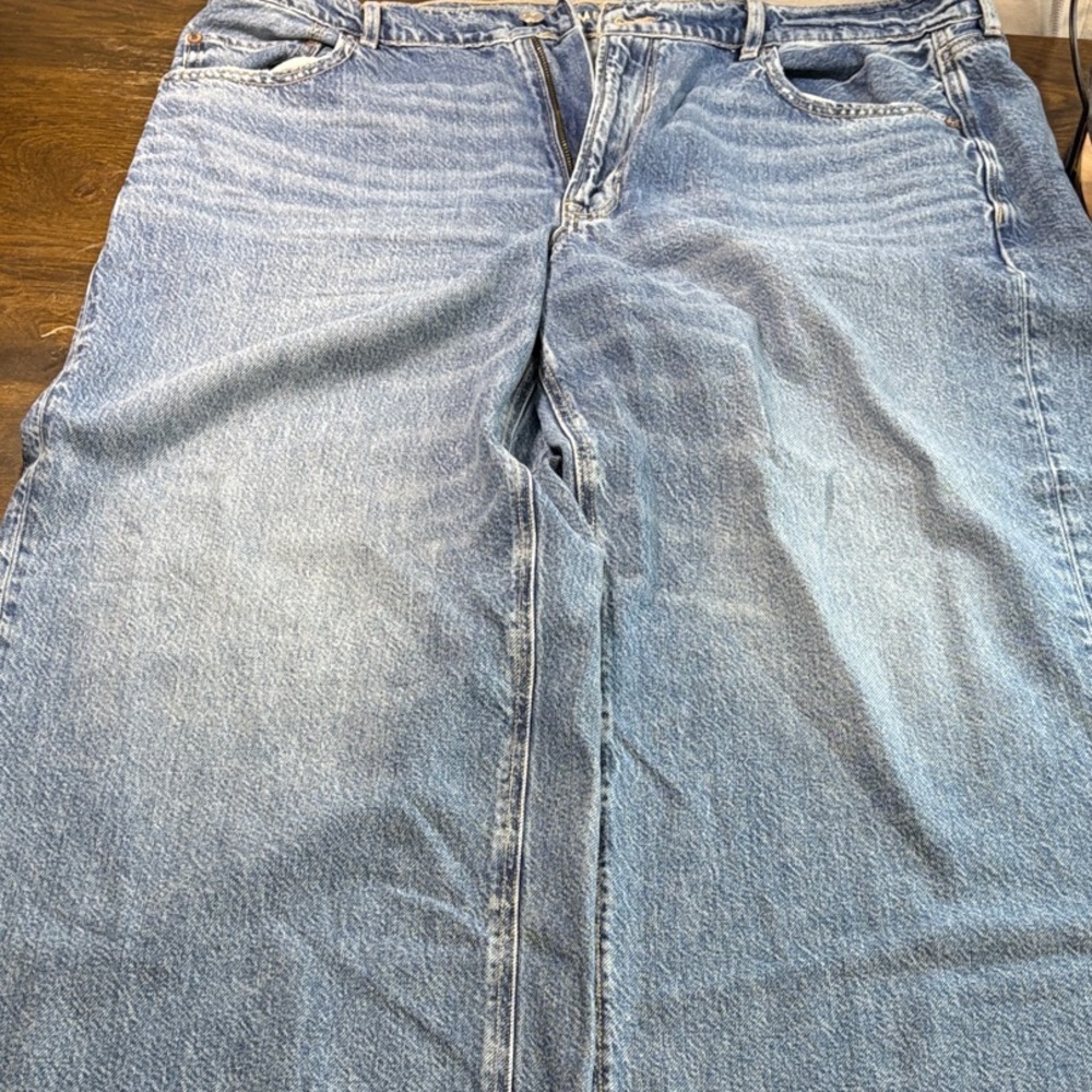 Blue Denim American Eagle wide leg comfort fit classic 90s style
